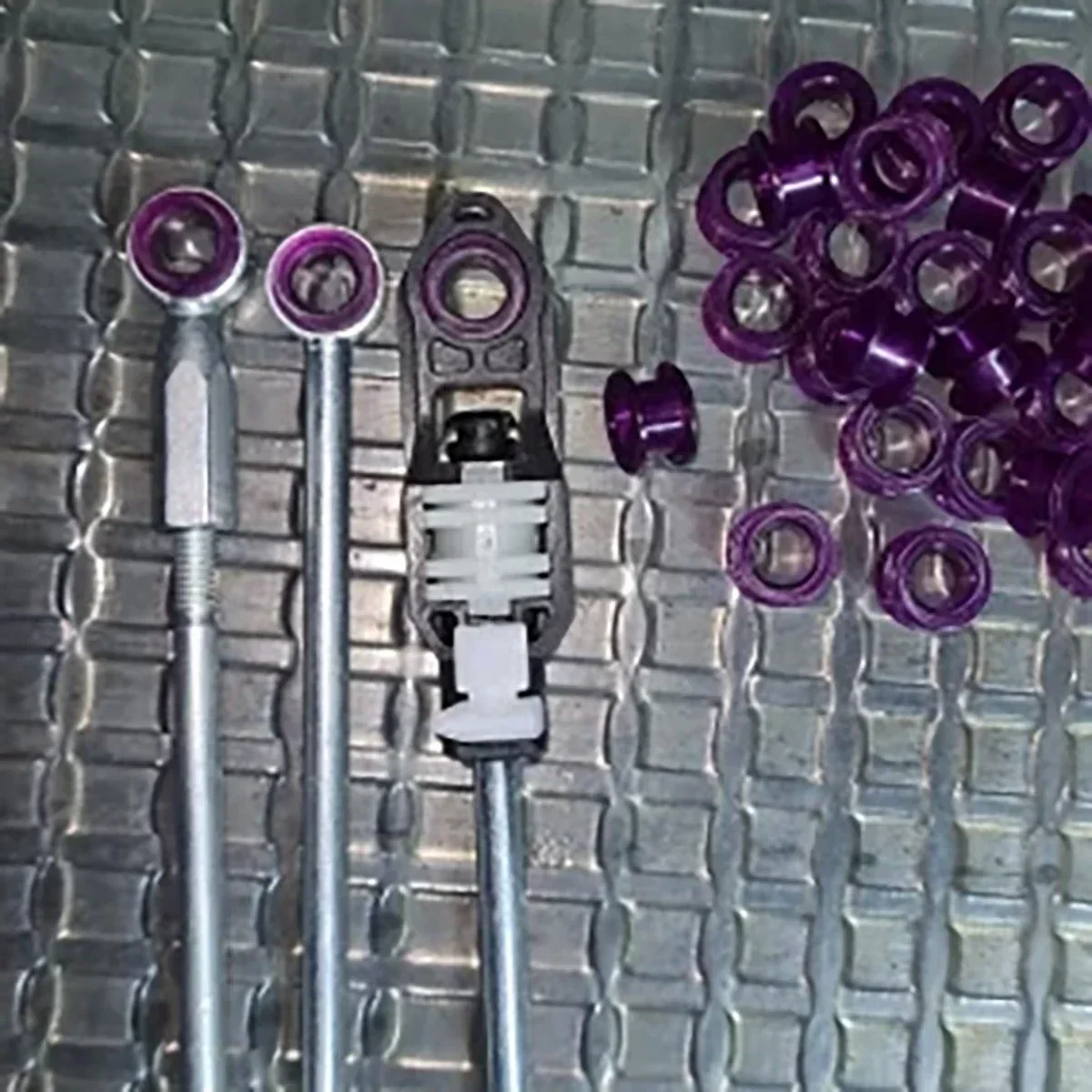 Tuleja gumowa linki zmiany bie – Cable Staple Clip recenzja i cena
